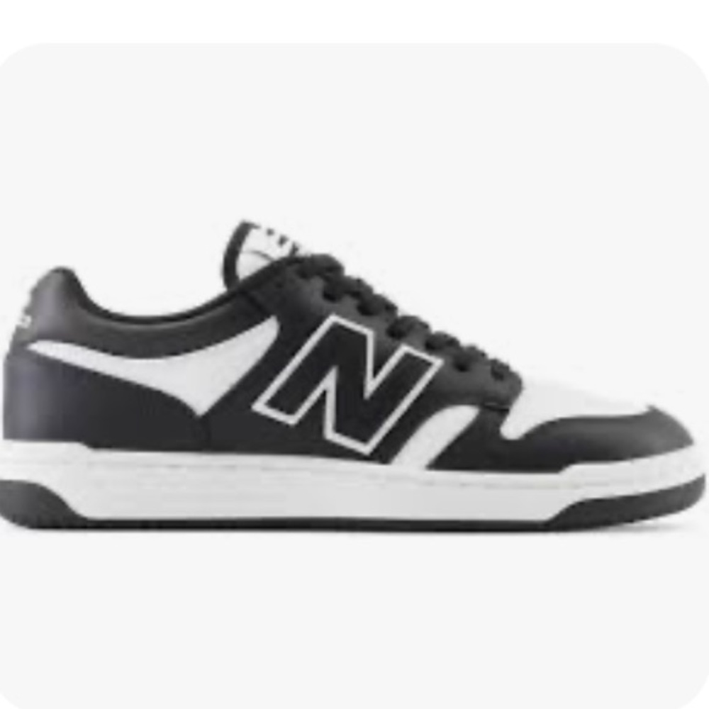 NWT!  New Balance boys Black and white Sneakers, size 4
